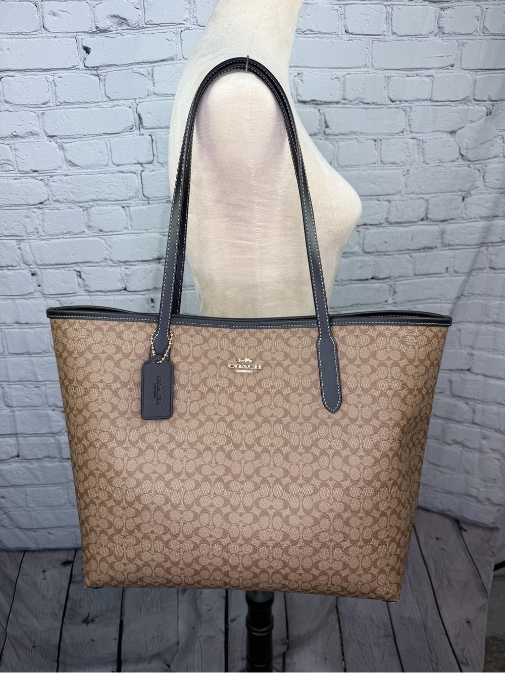 Coach City Tote Bag In Micro Signature Canvas - Picture 2 of 11